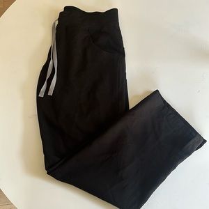 Size medium petite black scrub pants